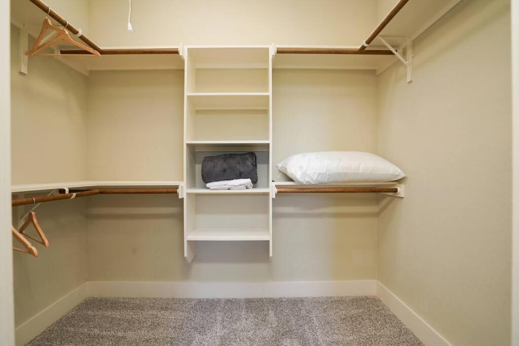 Spacious, Sleeps 6, St Phillips, King Bed 圣安东尼奥 外观 照片
