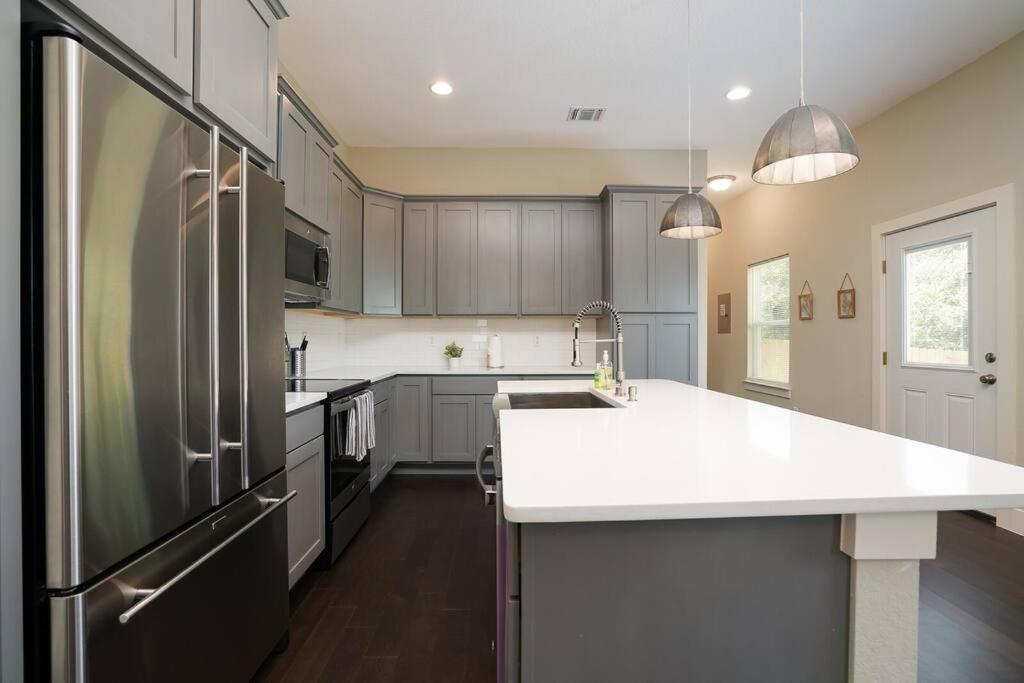 Spacious, Sleeps 6, St Phillips, King Bed 圣安东尼奥 外观 照片