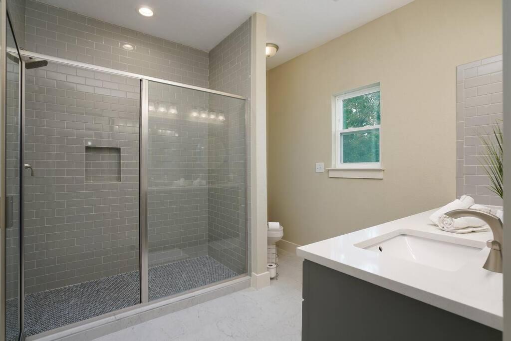 Spacious, Sleeps 6, St Phillips, King Bed 圣安东尼奥 外观 照片